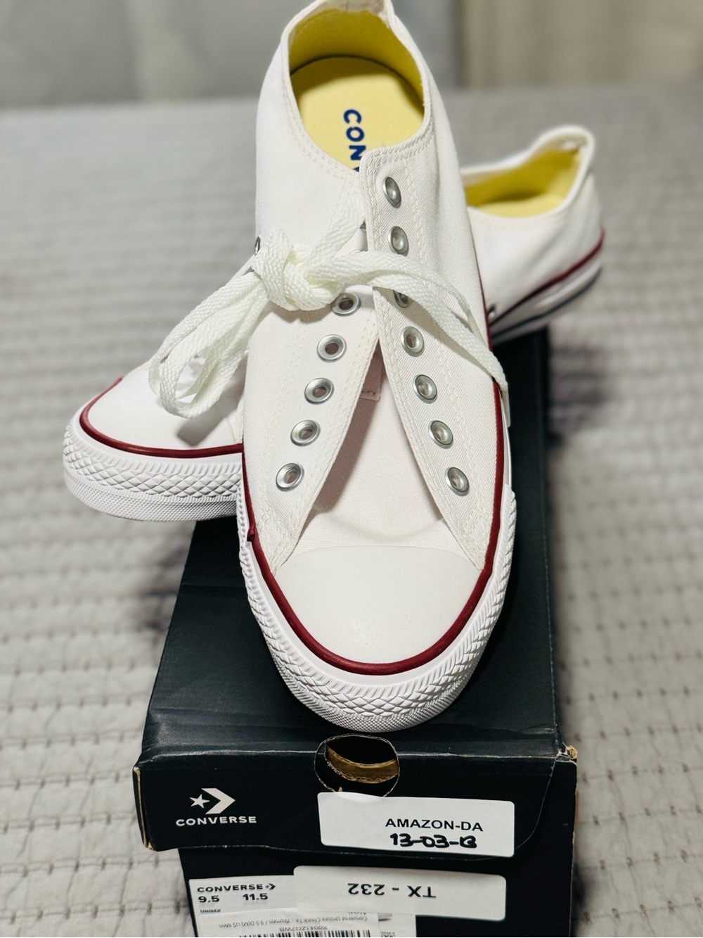 Converse Chucks  All Star Low Top, Optical White, Unisex Men’s 9.5/Women’s 11.5,